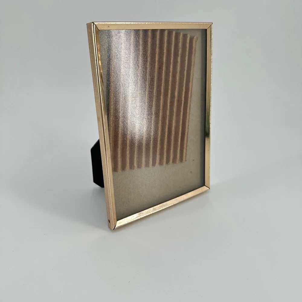 Vintage Intercraft Gold Tone Etched Metal 5x7 Tabletop Picture Frame Chevron